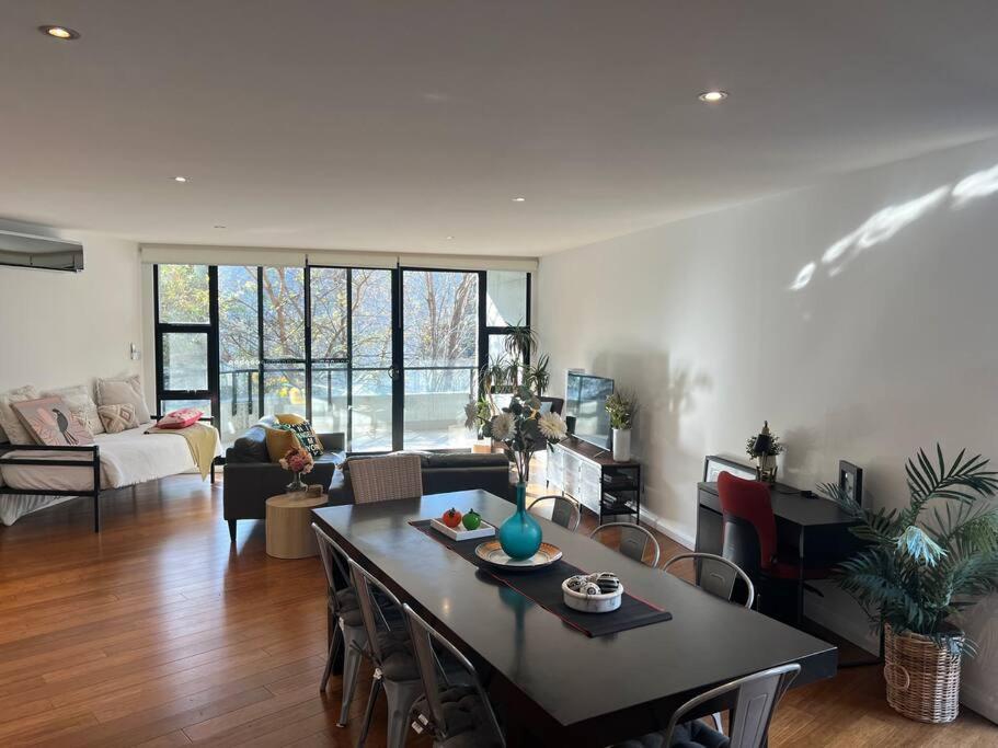 Apartment Large Executive 3 Bedroom Yarralumla