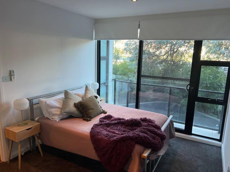 Large Executive 3 Bedroom Apartment Yarralumla