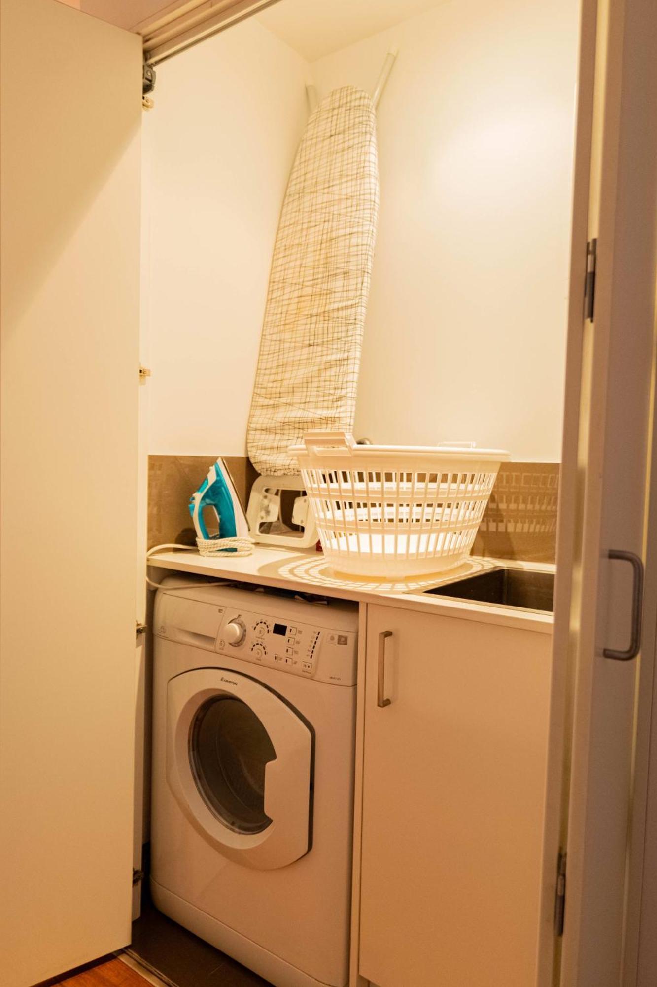 Large Executive 3 Bedroom Apartment *