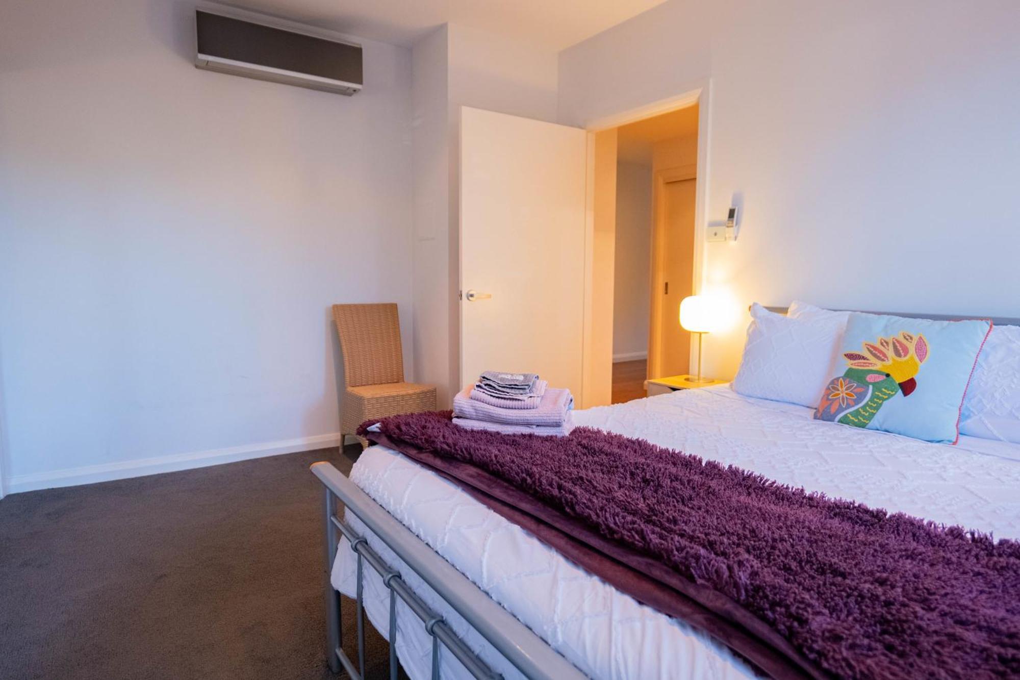 Large Executive 3 Bedroom Apartment *