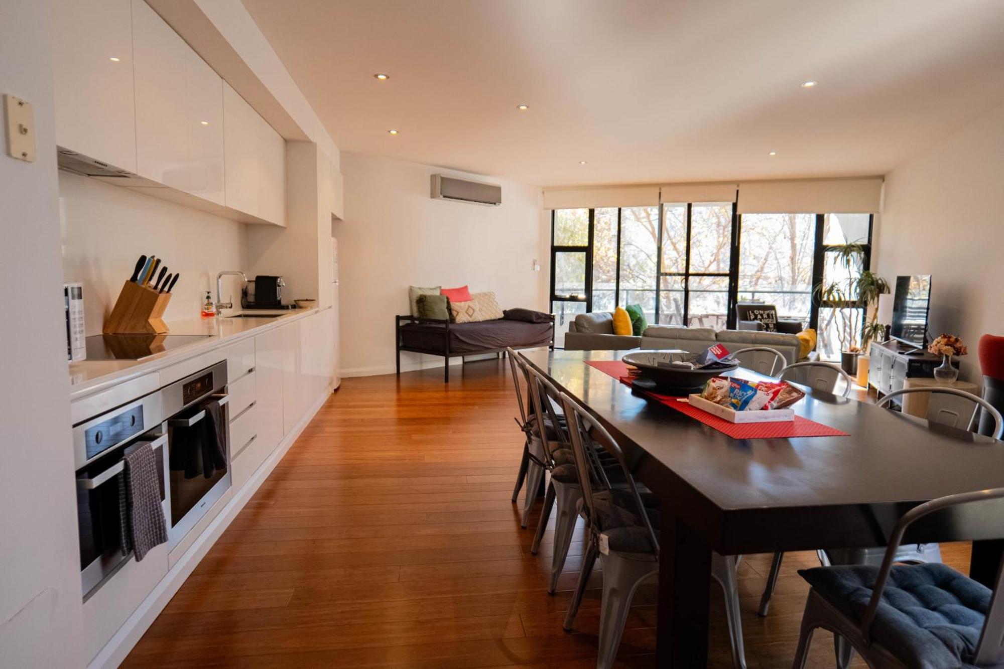 Apartment Large Executive 3 Bedroom Yarralumla